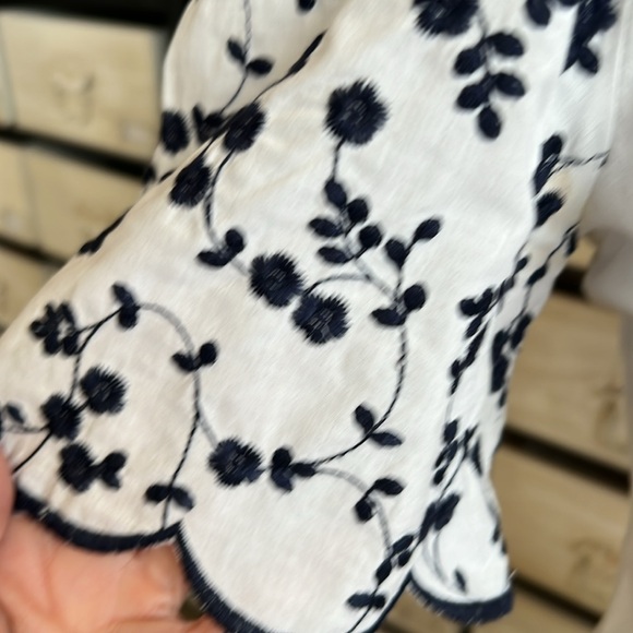 Ann Taylor Navy & White Embroidered Floral Top - Picture 2 of 4